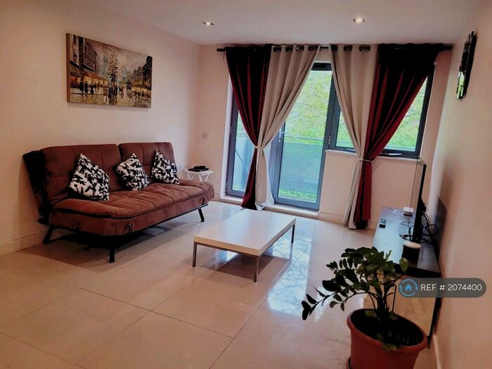 3 Bedroom Flat To Rent In Azure House, London, NW10