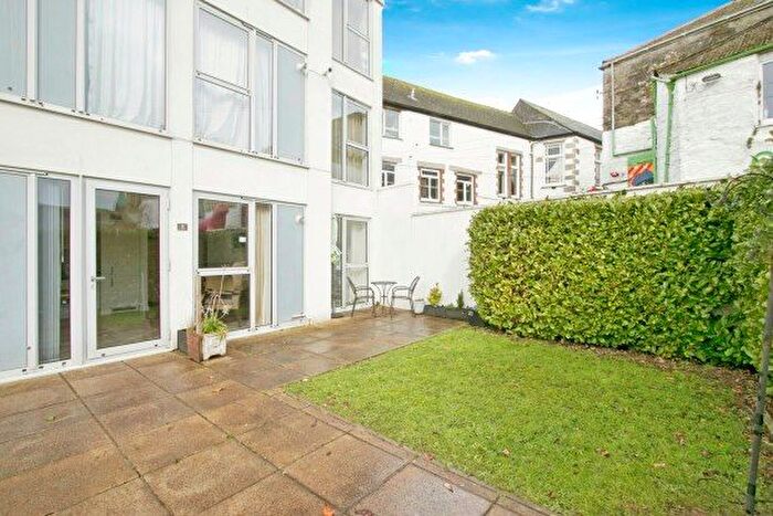 2 Bedroom Flat To Rent In The Leats, Truro, TR1