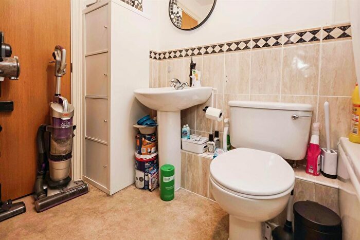 2 Bedroom Apartment For Sale In Yew Tree Road, Moseley, Birmingham, B13