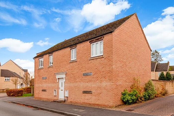 2 Bedroom Apartment To Rent In Meadow Lane, Witney, OX28