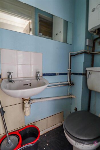 3 Bedroom Terraced House For Sale In Shortbrook Close, Westfield, Sheffield, S20