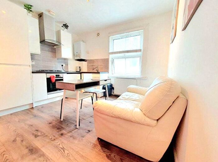 1 Bedroom Flat To Rent In Preston Close, London, SE1