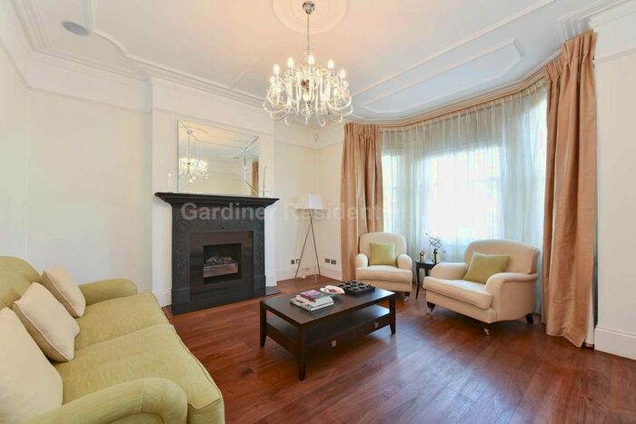 6 Bedroom Semi-Detached House To Rent In Twyford Avenue, Acton, W3