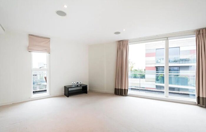 3 Bedroom Flat To Rent In Gatliff Road, London, SW1W
