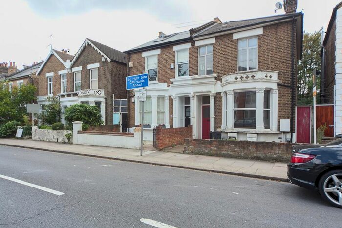 2 Bedroom Flat To Rent In Fernlea Road, SW12