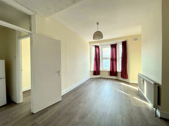 1 Bedroom Flat To Rent In Plashet Road, Upton Park, E13