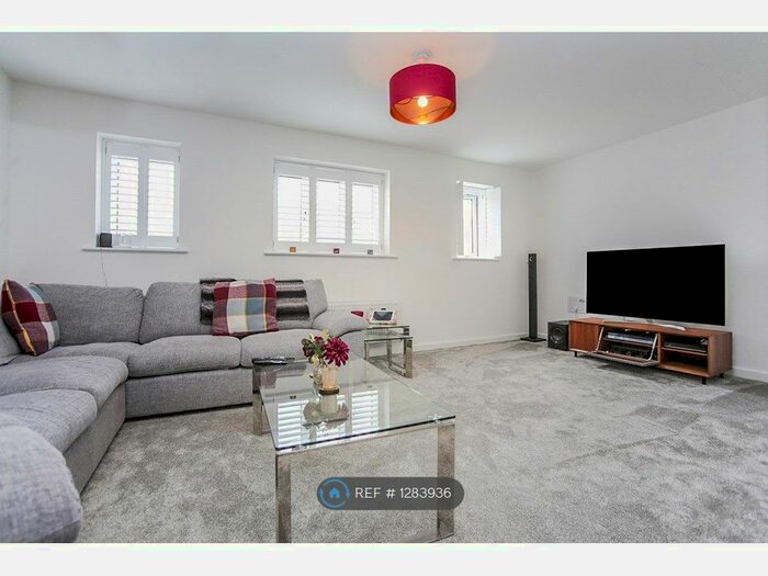 4 Bedroom Semi-Detached House To Rent In Thackeray Drive, Gravesend DA11
