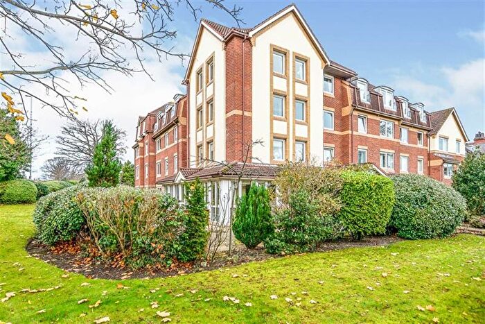 1 Bedroom Flat To Rent In Swn-Y-Mor, Colwyn Bay, LL29