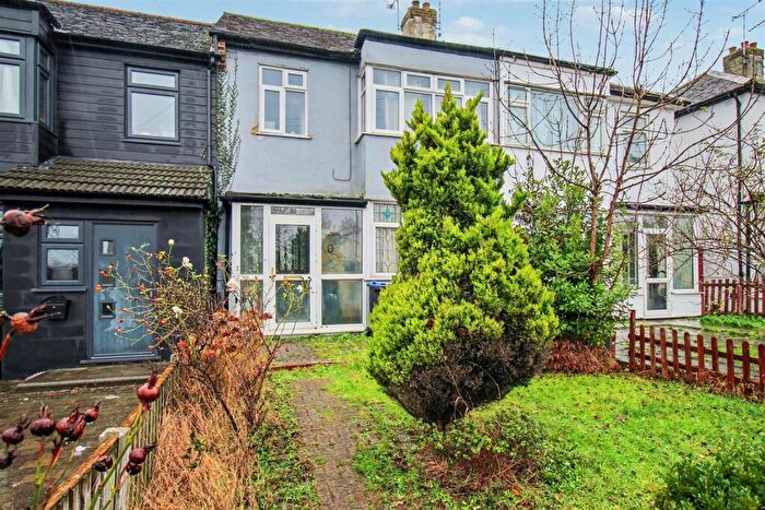 3 Bedroom Terraced House For Sale In Arterial Road, Leigh-On-Sea, SS9