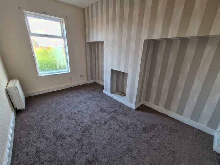 1 Bedroom Flat To Rent In Longcauseway, Farnworth, Bolton, BL4