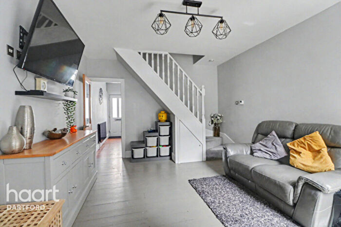 3 Bedroom Terraced House For Sale In New Road, Dartford, DA4