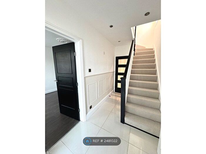 3 Bedroom End Of Terrace House To Rent In Enfield, Enfield, EN3