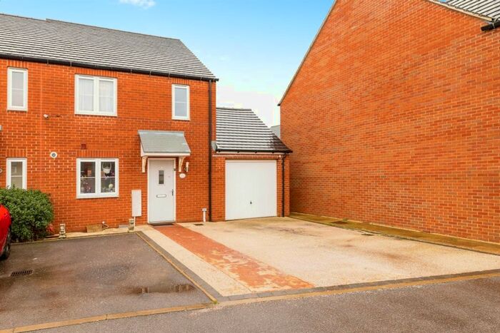 3 Bedroom End Of Terrace House For Sale In Swift Drive, Bodicote, Banbury, OX15