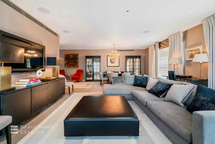 3 Bedroom Flat To Rent In Trevor Square, Knightsbridge, SW7