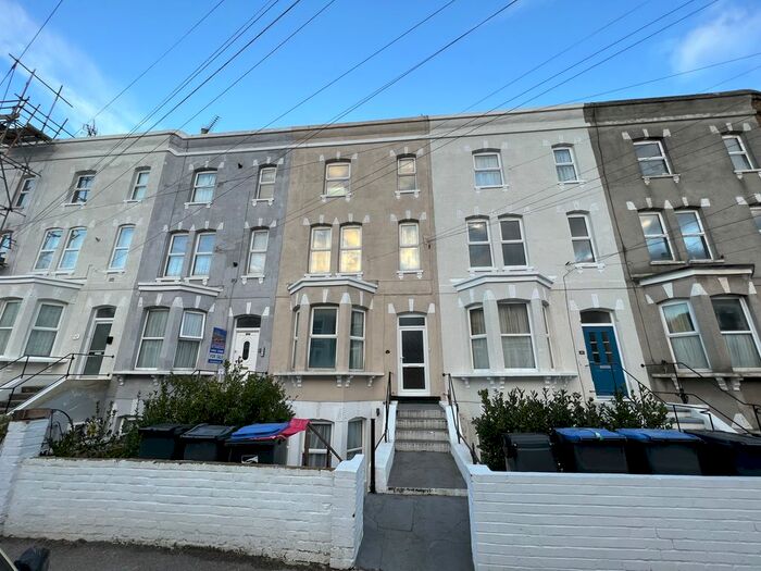 2 Bedroom Flat To Rent In Crescent Road, Ramsgate, CT11