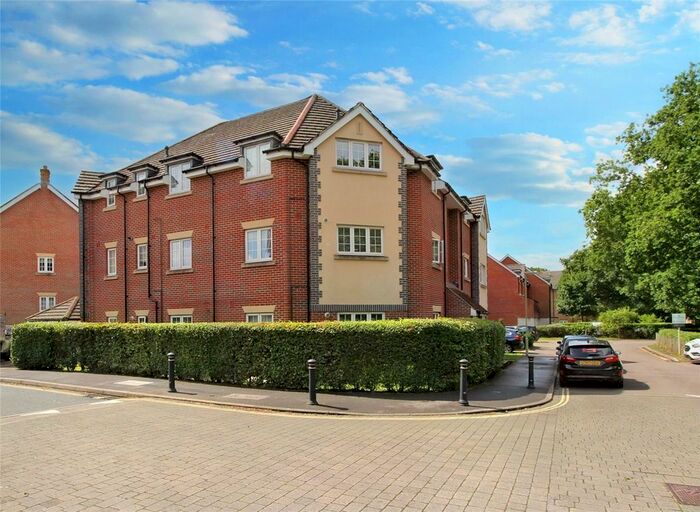 2 Bedroom Flat To Rent In Elder Crescent, Lindford, Bordon, GU35