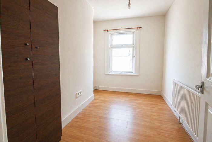 2 Bedroom Flat To Rent In New City Road, London, E13