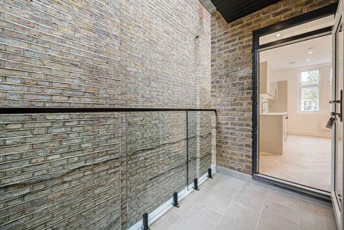 3 Bedroom Flat For Sale In Gordon Road, Ealing, W5