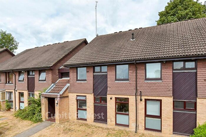 2 Bedroom Apartment For Sale In Hillside Close, Banstead, Surrey, SM7
