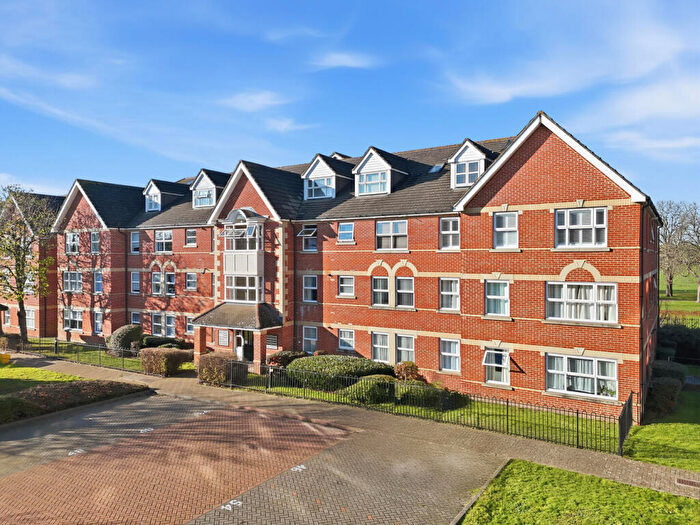 2 Bedroom House For Sale In Cobham Close, Enfield, EN1