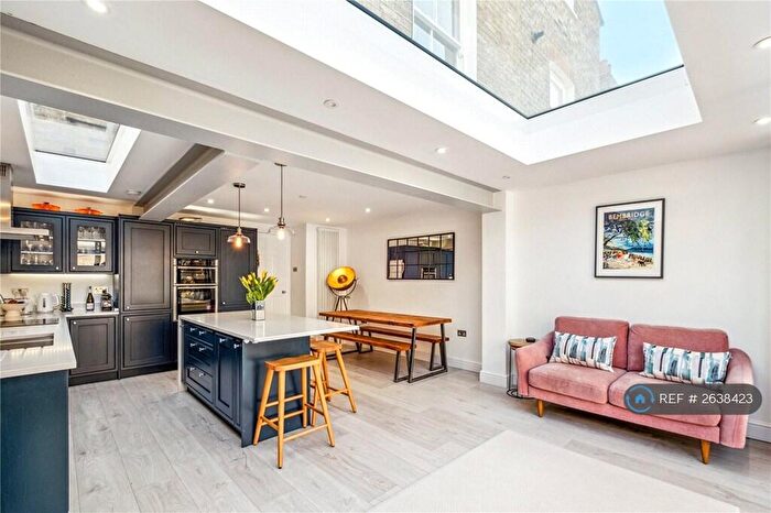 3 Bedroom Flat To Rent In Bramfield Road, London, SW11