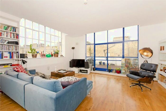 2 Bedroom Flat To Rent In Citybridge House, - Goswell Road, Islington, London, EC1V