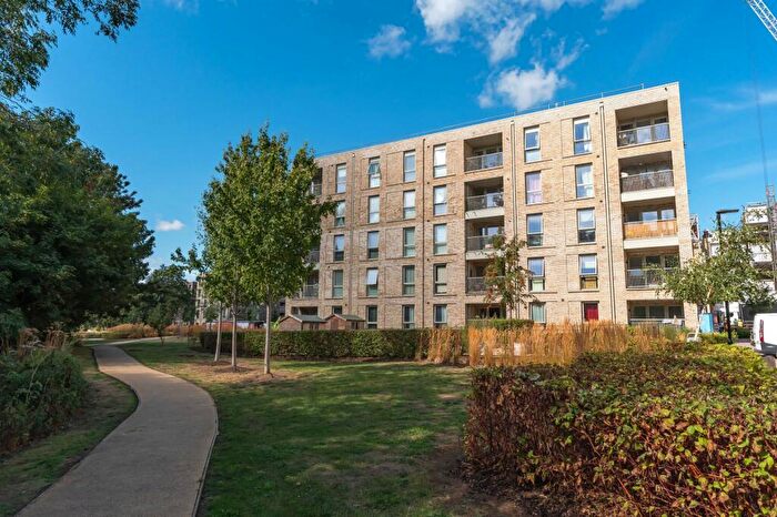 2 Bedroom Flat For Sale In Armstrong Road, Littlemore, OX4