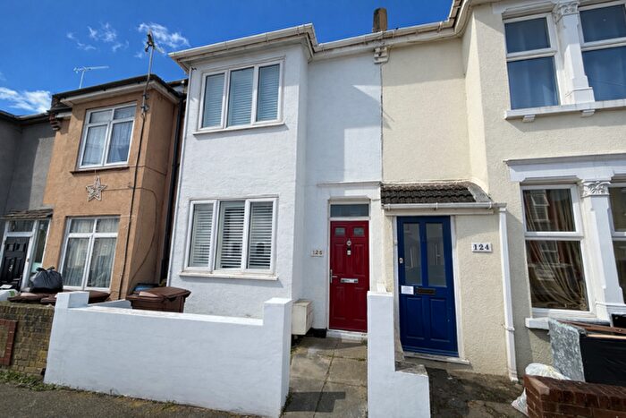 3 Bedroom House To Rent In Glencoe Road, Chatham., ME4