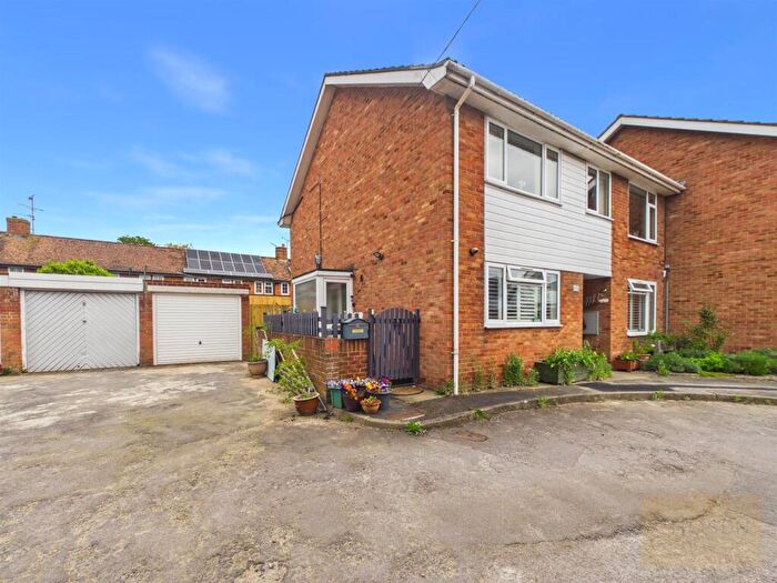 3 Bedroom Maisonette For Sale In Two Hedges Road, Bishops Cleeve, Cheltenham, GL52