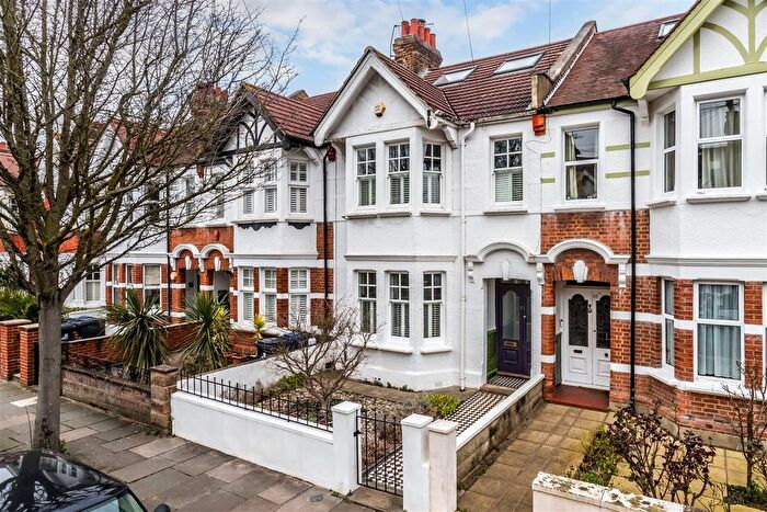 5 Bedroom Property For Sale In First Avenue, London, W3