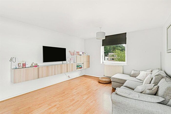 2 Bedroom Flat For Sale In Peacock Close, Mill Hill, London, NW7
