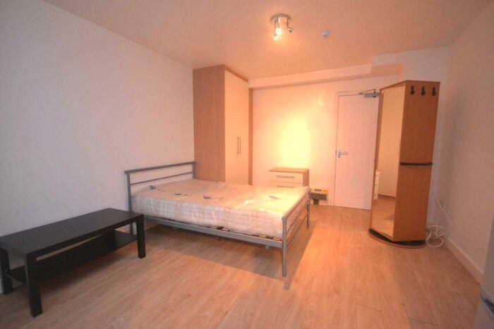 Studio To Rent In London Road, Reading, RG1