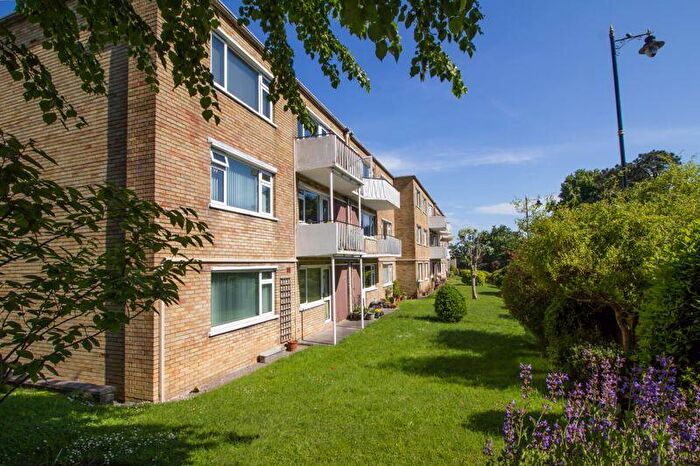 2 Bedroom Flat For Sale In Albany Court, Beach Road, Penarth, CF64