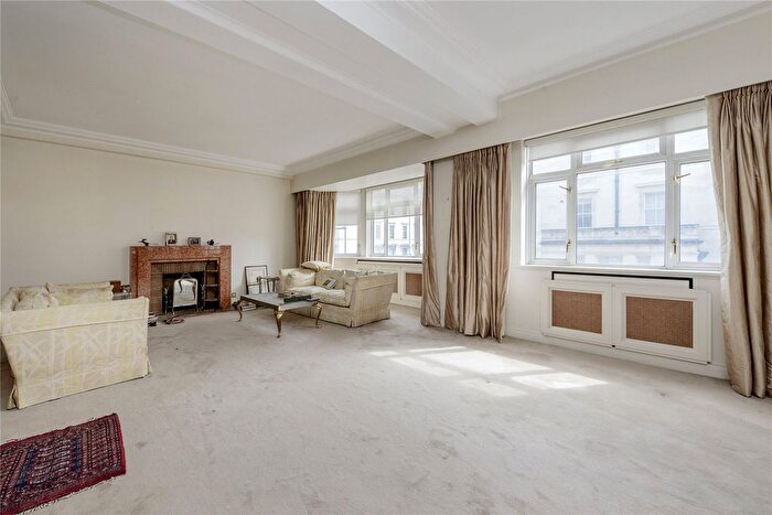 4 Bedroom Flat For Sale In Ennismore Gardens, London, SW7