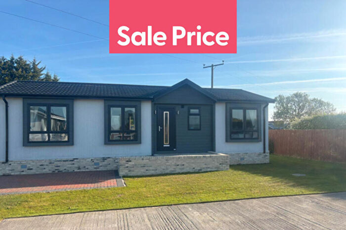 2 Bedroom Park Home For Sale In Tadcaster, North Yorkshire, LS24