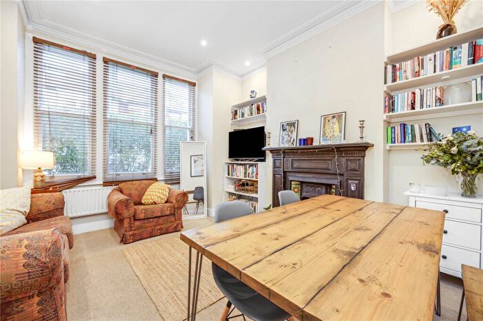 2 Bedroom Flat To Rent In Hazelbourne Road, London, SW12