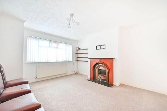 2 Bedroom Maisonette For Sale In Milford Gardens, Wembley, HA0