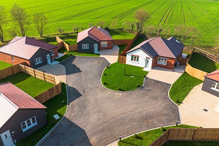 3 Bedroom Bungalow For Sale In Orchard Farm, Fawkham Road, Longfield, Kent, DA3