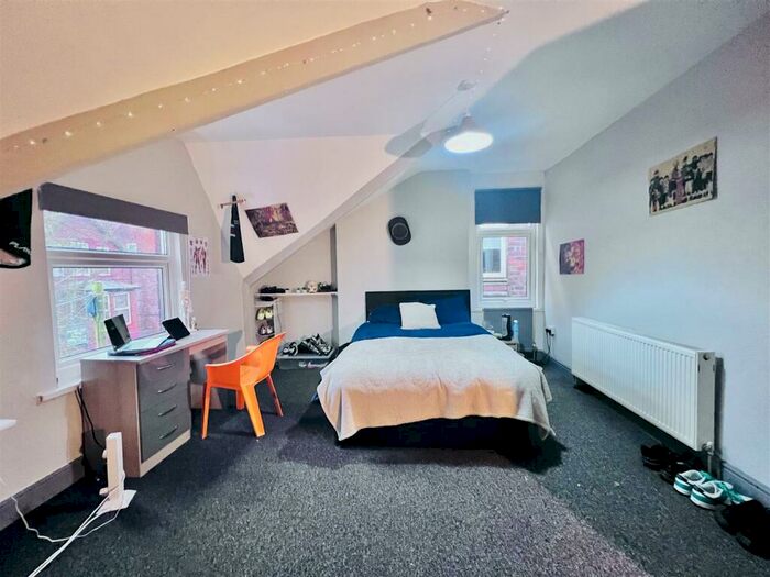 8 Bedroom House To Rent In Derby Grove, Nottingham, NG7