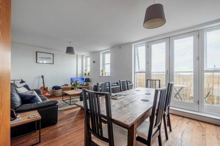 1 Bedroom Flat To Rent In Victors Way, High Barnet, Barnet, EN5