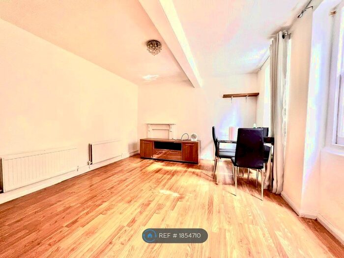 2 Bedroom End Of Terrace House To Rent In Brunswick Park, London, SE5