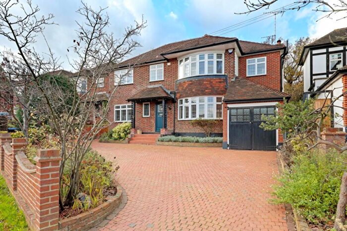 4 Bedroom Detached House For Sale In Broadfield Way, Buckhurst Hill, IG9