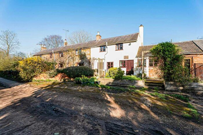 4 Bedroom House For Sale In Woodford Halse, Daventry, NN11