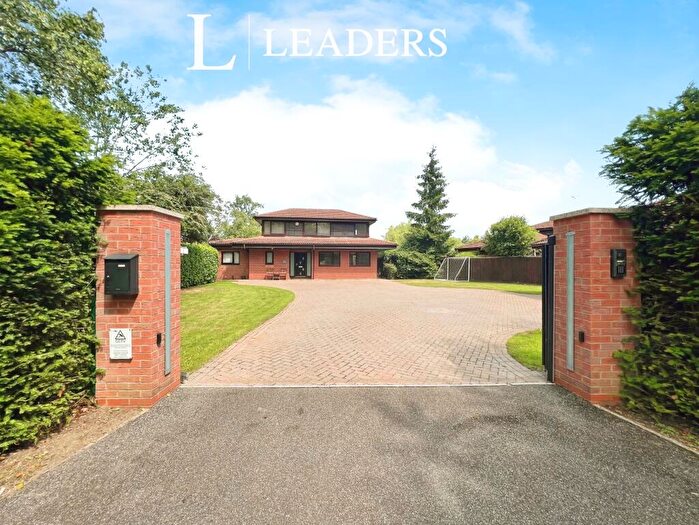 4 Bedroom Detached House To Rent In Thorpe Meadows, Peterborough, PE3