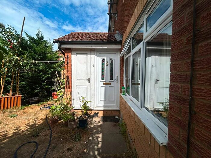 1 Bedroom Terraced House For Sale In Master Close, Woodley, Berkshire, RG5