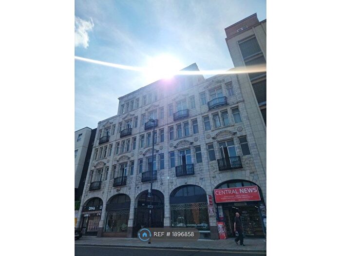 3 Bedroom Flat To Rent In Fitzalan Square, Sheffield, S1