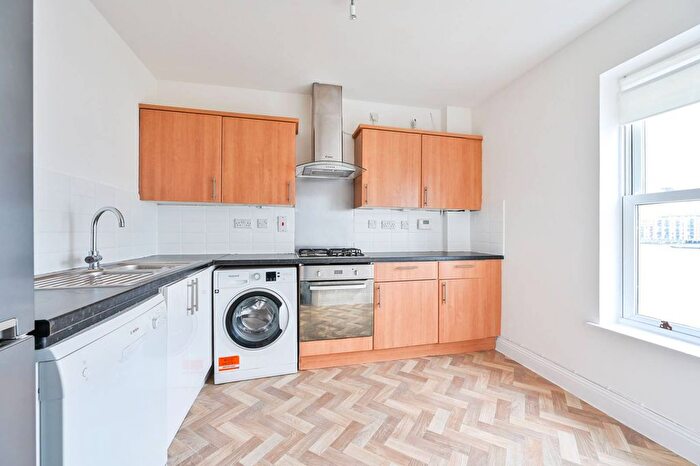 2 Bedroom Flat To Rent In Rotherhithe Street, Rotherhithe, London, SE16