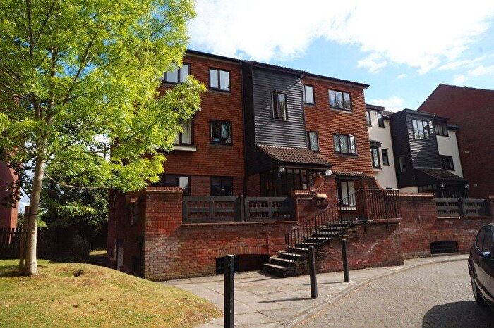 2 Bedroom Apartment To Rent In Oakdene Close, Pinner, Middlesex, HA5