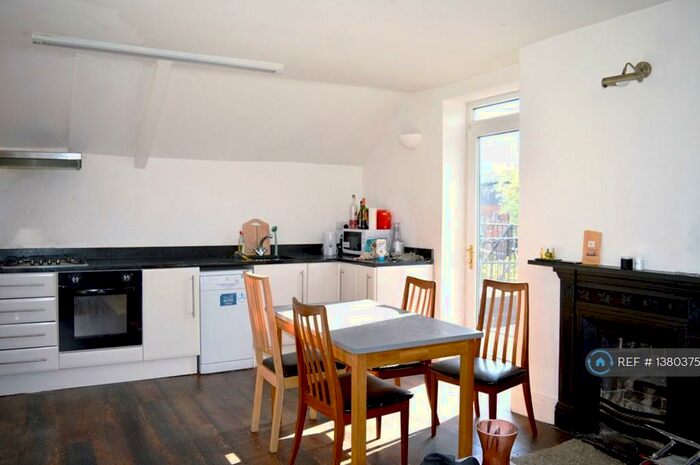 4 Bedroom Maisonette To Rent In Grosvenor Place, Newcastle Upon Tyne, NE2