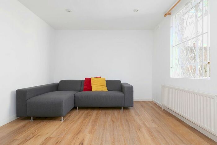 2 Bedroom Flat To Rent In Laycock Street, London, N1